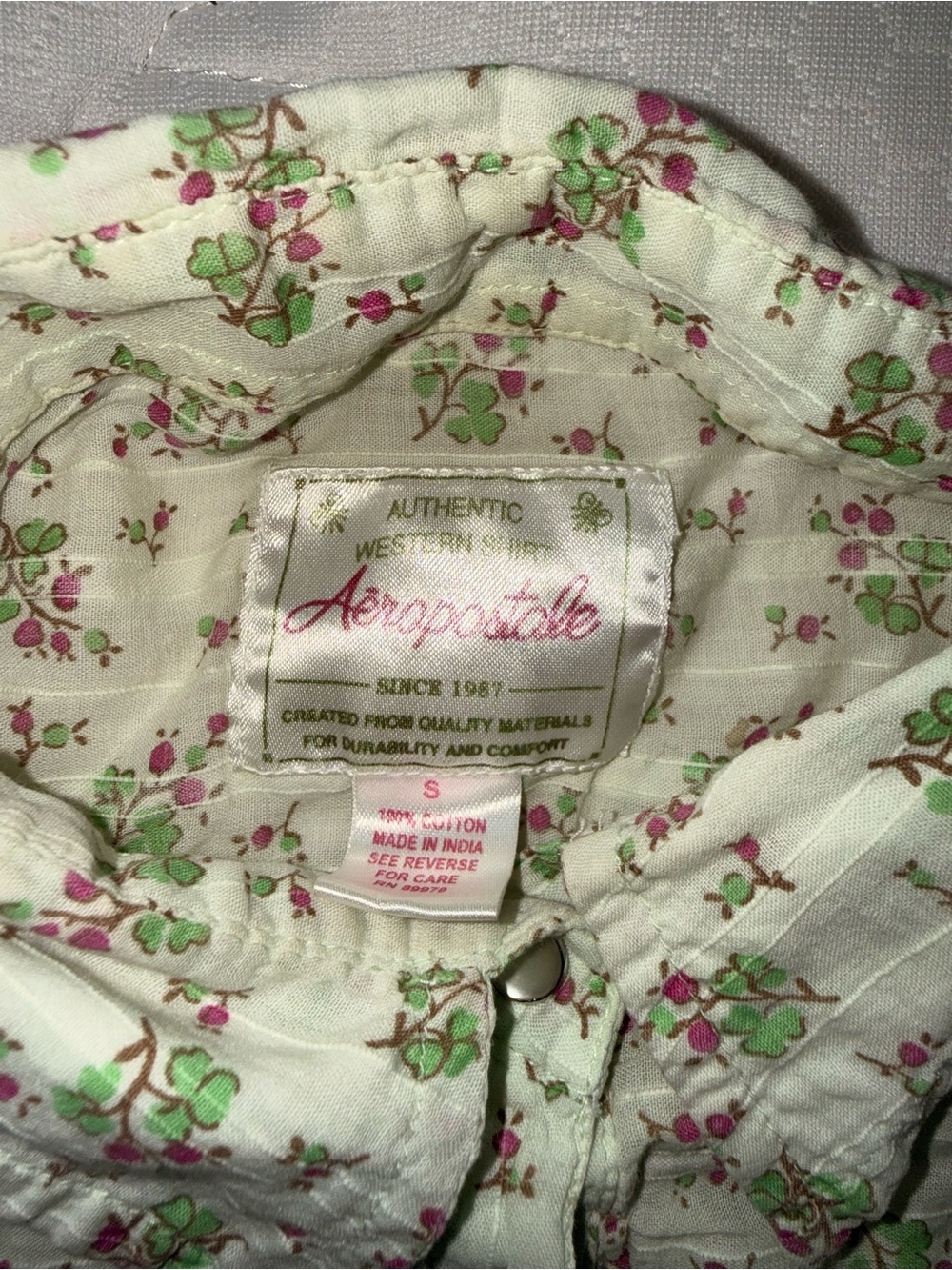 65. Women's Green Floral Button-Up Shirt - Lightweight Short Sleeve - Picture 4 of 5